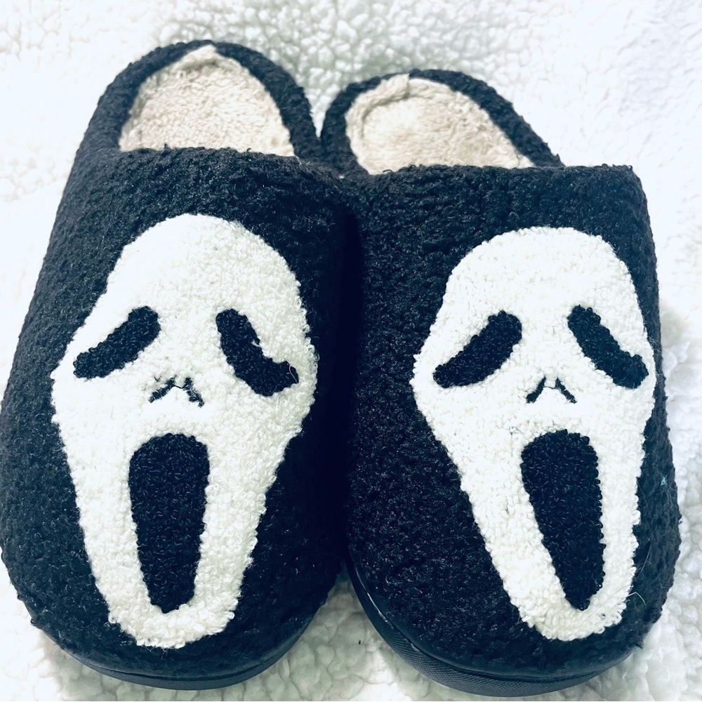 👻NWT Ghost Face Fleece Slippers – Scream Movie Lovers – Size US 7-7.5 Halloween